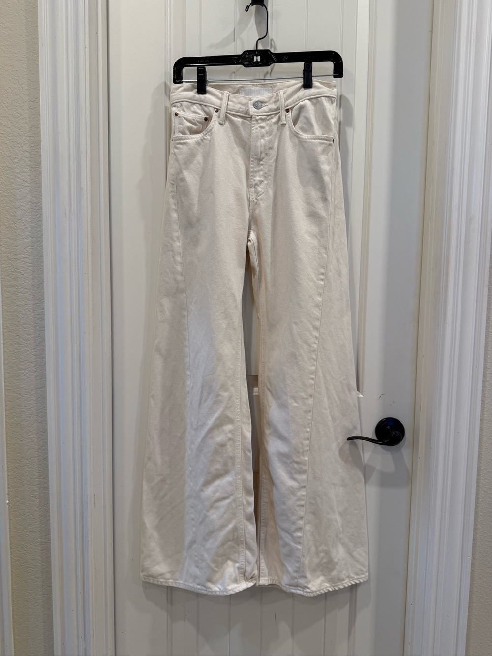 MOTHER The Lemon Twist Sneak Jeans - Picture 4 of 11